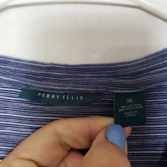 PERRY ELLIS V-neck Men's XL Shirt Blue Striped - Picture 4 of 7